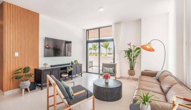 Luxury Cap Cana Apt: Pool, BBQ & Family Fun