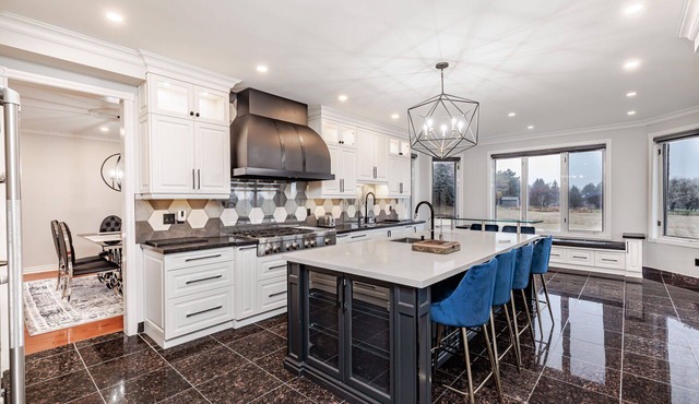 Luxury Castlemore Estate Spacious Lot With Parking