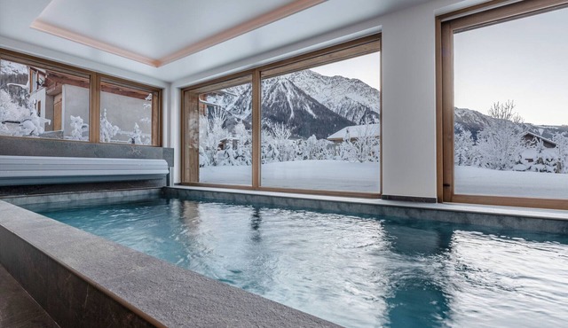 Luxury chalet with indoor pool and sauna, near Chamonix