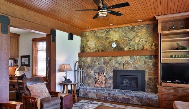 Luxury Chalet! A True Ski In/Out! 5 Minute Walk to the Village! Feels Like Home!