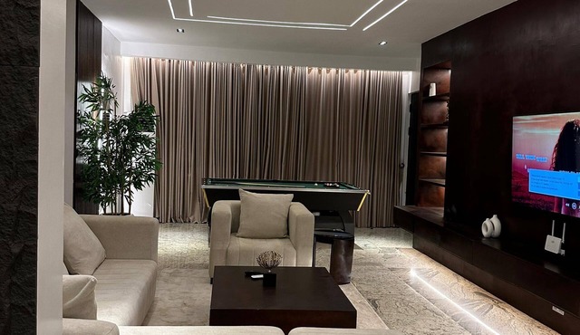 Luxury Charming 2-bedroom apartment Near Bannex plaza. Fast Wi-Fi+247 power