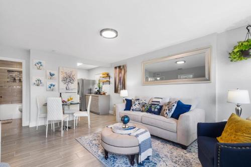 Luxury Chic Style Home near DowntownAirport