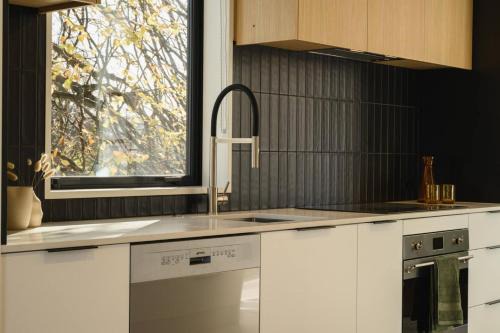 Luxury City Living New 3BR 3BA Townhouse