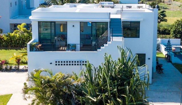 Luxury Cliffside Oceanview Villa with Private Pool and Rooftop. Accommodates 7.