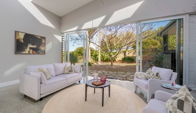 Luxury Coastal Retreat in Sandspit with Sea Views