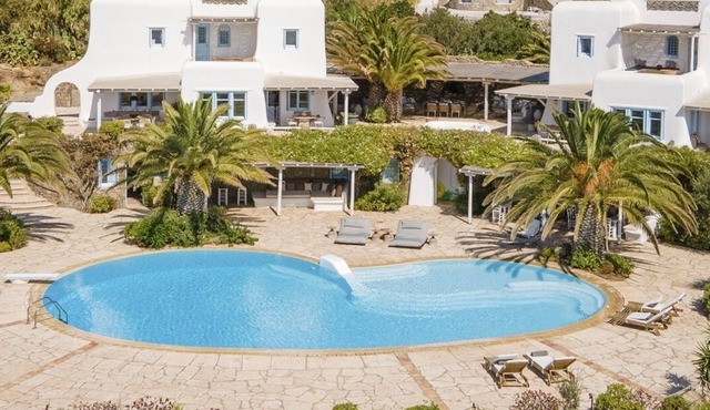 Luxury complex, breathtaking sea view, vast pool, easy access to famous beaches
