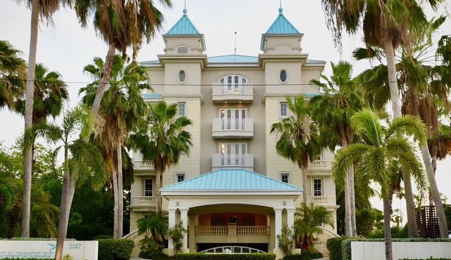Luxury Condo Seven Mile Beach