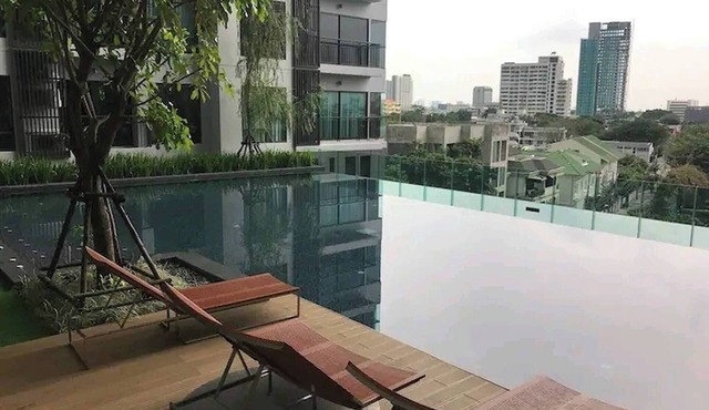 Luxury Condo in Khlong Toei City Views & Skytrain Access