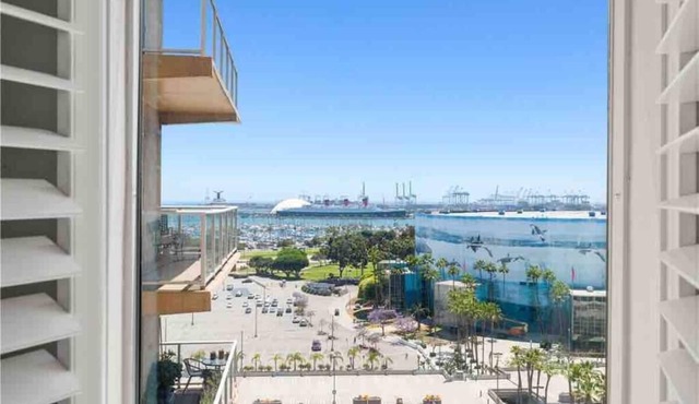 Luxury condominium in Downtown Long Beach/Ocean View