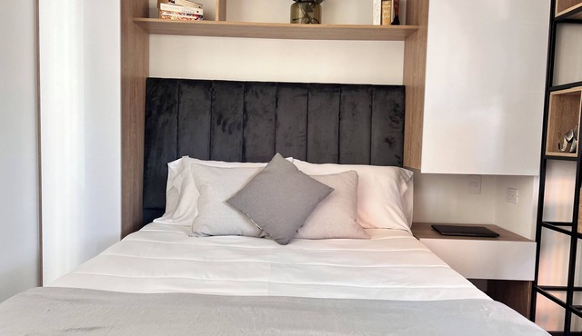 Luxury-confortable studio. Best location. 2 minutes to the famous 93 park.