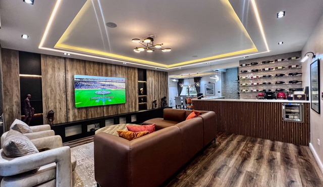 Luxury, contemporary 4-Bed Apartment in Ikoyi