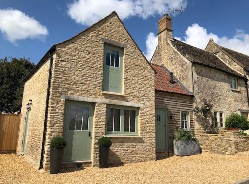 Luxury Cottage in Idyllic Cotswold Village nr Bath