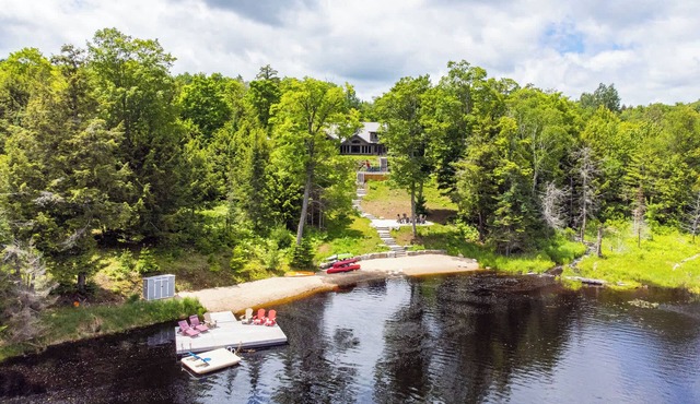 Luxury Cottage on Private Lake