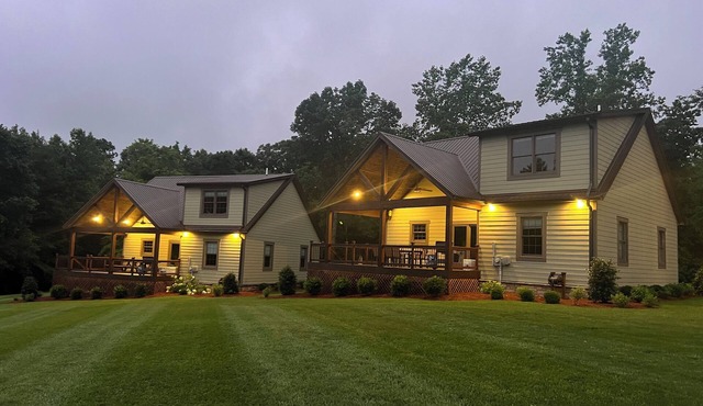 Luxury Cottage with pool, Less than 2 miles from Jamestown Marina! -#2