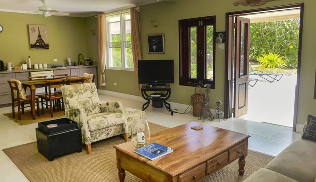 Luxury Countryside 2 Bed Apartment with Pool