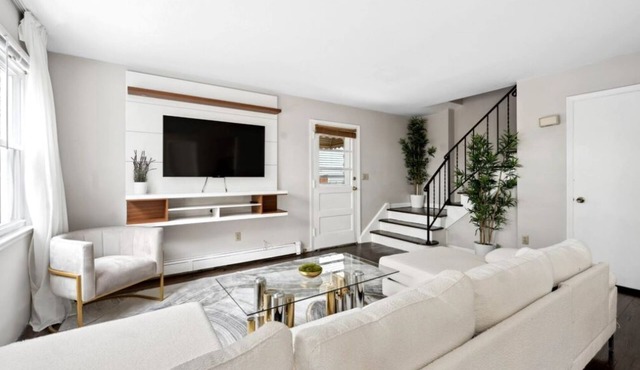 Luxury Designer Home near NYC + Free Parking