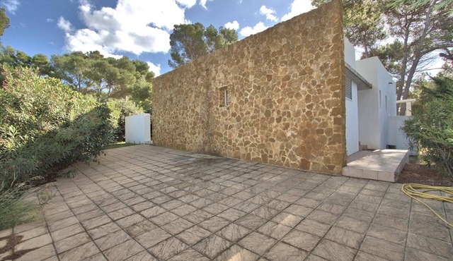 Luxury detached villa with 200 meters and 1000 meters independent plot in Son Parc