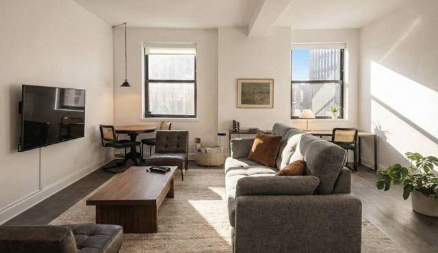 Luxury Downtown Apt with Parking, Gym, and Lap Pool · Sleeps 4-5