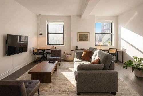 Luxury Downtown Apt with Parking, Gym, and Lap Pool · Sleeps 4-5