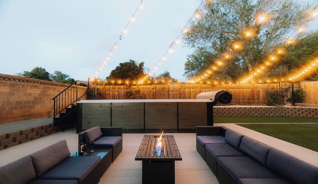 Luxury Downtown Getaway - Private 20ft Swim Spa