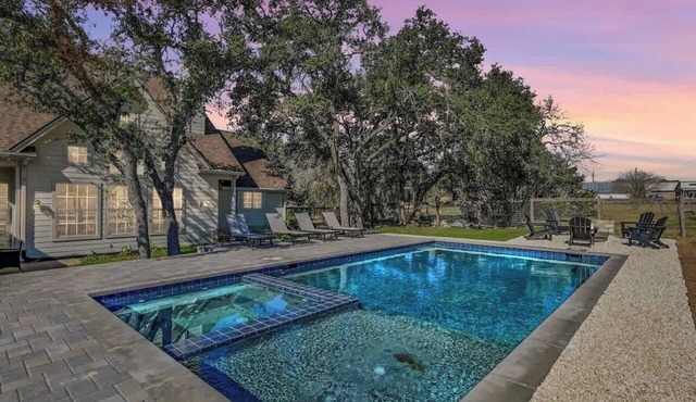 Luxury Dripping Springs Home-Pool&Hot-Tub Firepit!