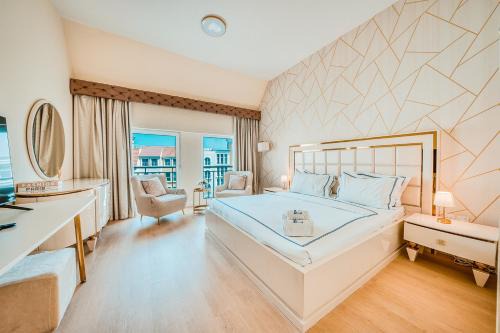 Luxury Escapes Bright & Spacious 1BR in Discovery Gardens