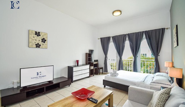 Luxury Escapes - Tranquil Studio Near Furjan Metro - Relaxing Holiday Retreat