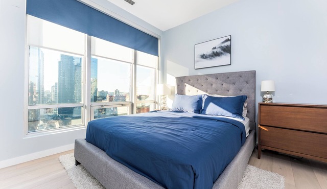 Luxury Executive Downtown 1 bedroom Suite - 5 min walk to MAJOR INTERNATIONAL SPORTING EVENT festivities