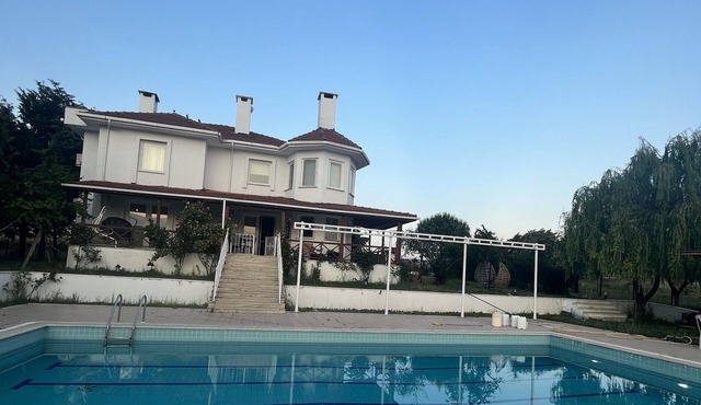 LUXURY FARMHOUSE VILLA