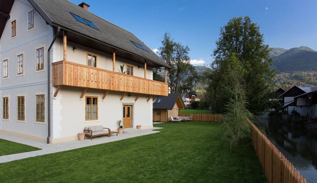LUXURY FIVE BEDROOM URBAN LODGE