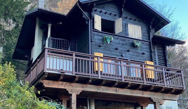 Luxury five * restored Swiss chalet, air conditioned, hidden above Lago Maggoire