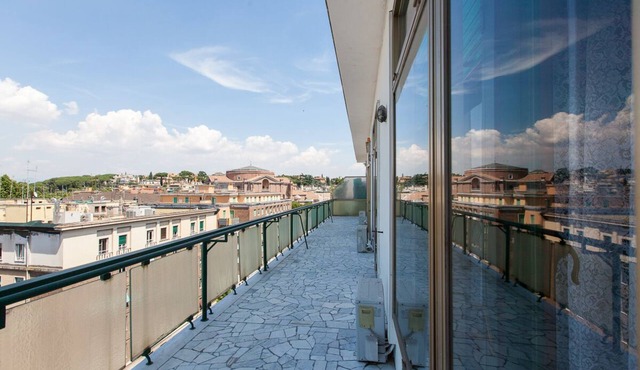 LUXURY FLAT 215 M2 WITH TERRACE, 3 BEDR, AUDITORIUM,MAXI,Villa GLORI,Villa BORGH