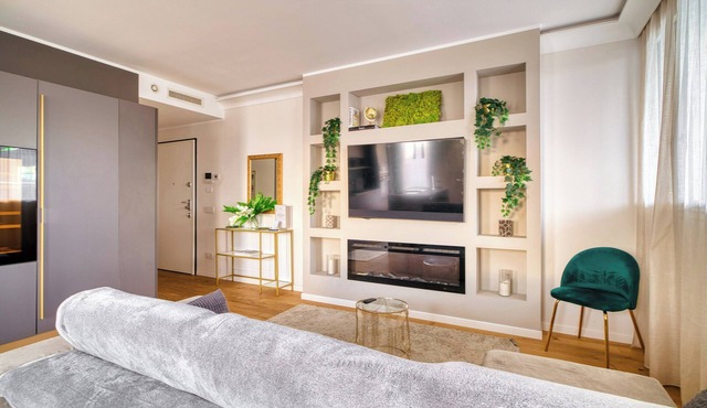 Luxury flat with terrace, Wi-Fi, free private parking, lift in Milan