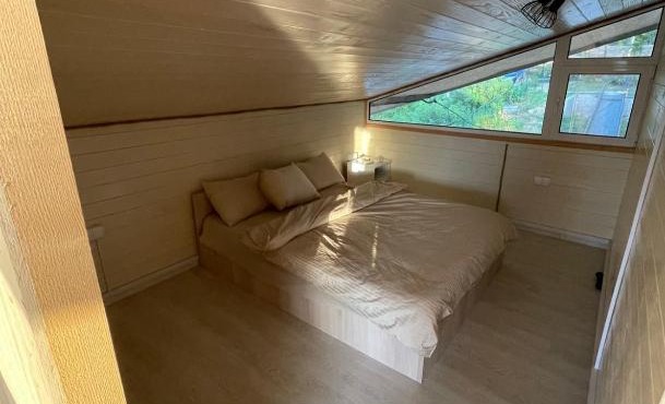 Luxury Floating River House in Ada_Sleeps 10