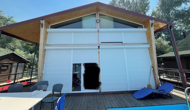 Luxury Floating River House...Sleeps 10