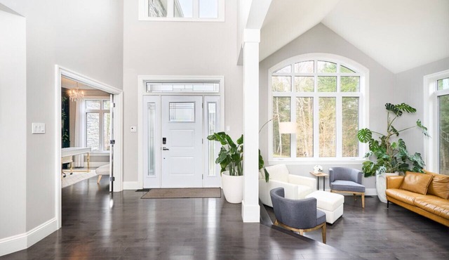 Luxury Forest Oasis 4 beds 4 baths and Hot tub