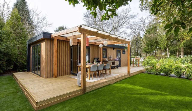 Luxury forest stay with covered terrace and BBQ