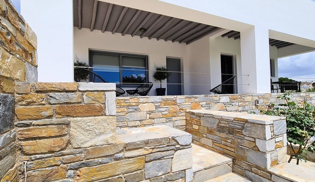 Luxury, functionality and modern aesthetics in the Cycladic landscape