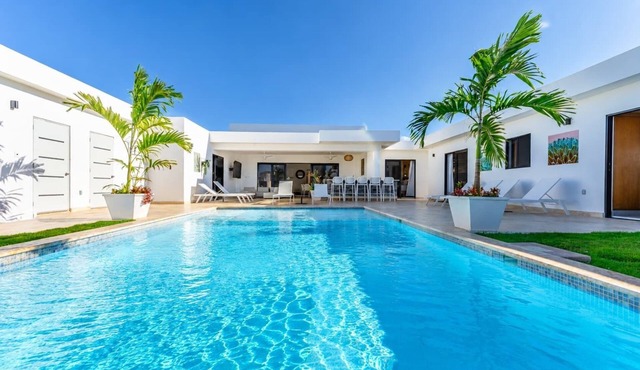 Luxury Getaway gate comunity