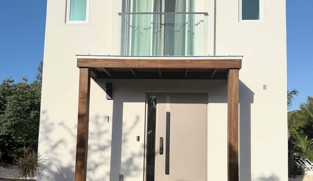 Luxury Grace Bay Villa 1/private pool/steps to reef&beach for 6