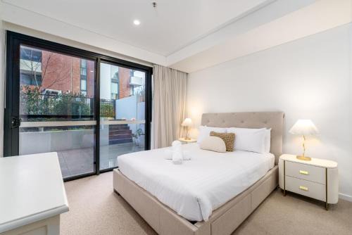 Luxury Griffith Retreat steps from Iconic Manuka - Hosted by Canstay