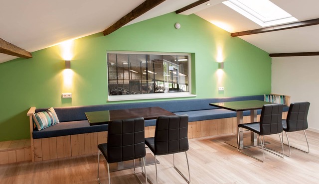 Luxury group accommodation, 30 minutes from all big cities and sea.