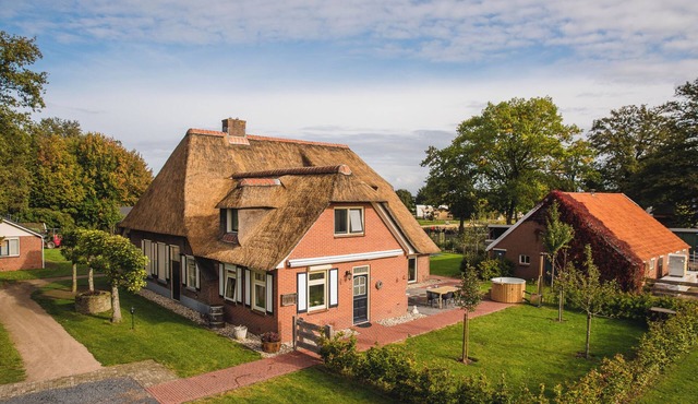 Luxury group accommodation for 14 people