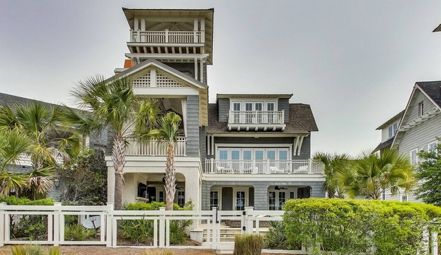 Luxury Gulf View Retreat with Pool, Outdoor Space, Bikes and Golf Cart
