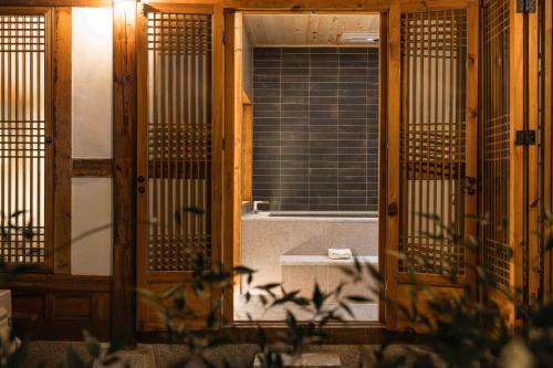 Luxury Hanok Warm Nest Retreat