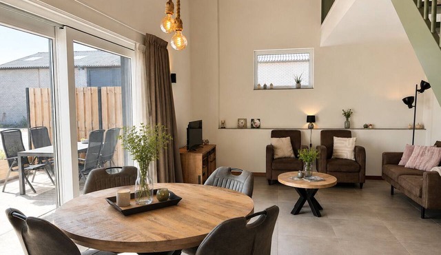 Luxury Hay Barn Holiday Home with Open Countryside Views in the Green Heart