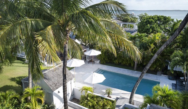 Luxury Holiday Estate with Pool, minutes walk from Pink Sands beach