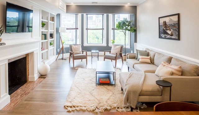 Luxury Home located in Back Bay 8min walk to Fewnway Park, close to Boston University, Berklee & MIT