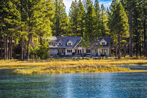 Luxury home with amazing views fireplace pool & hot tub