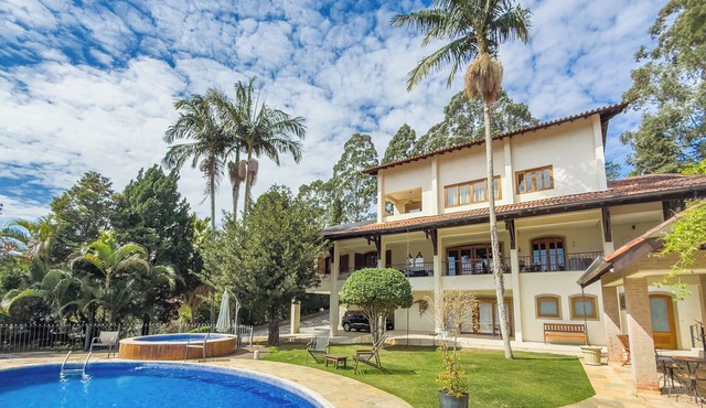 Luxury home with complete leisure facilities in Granja Viana.